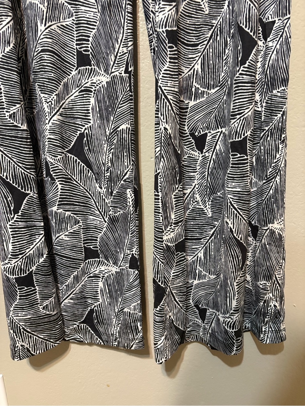 Arolina Wide Leg Printed Women's Pants - Black & White Size XL - Picture 3 of 15